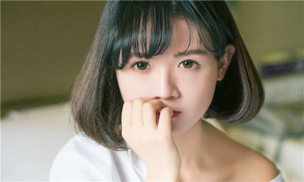晋宁人工助孕和试管的区别，你了解吗？这两个关键词是在不孕不育家庭中经常被提及的话题，尤其对于那些渴望拥有自己孩子的父母来说，理解这些差异至关重要。人工助孕，通常指人工授精，它是在女性的排卵期，通过注射受精卵来提高受孕的几率。而试管，通常是指试管婴儿技术（IVF），它则是在实验室中通过体外受精的方式，使卵子和精子结合形成胚胎，最后移植回女性体内。简单来说，人工助孕更注重于提高受孕的机会，而试管则是借助更
